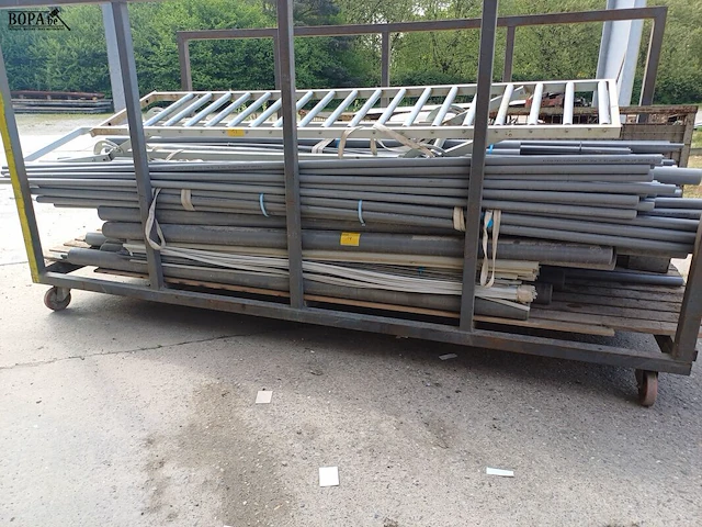 Lot 14 - pvc afvoerbuizen. ca. 80 stuks - afbeelding 1 van  4
