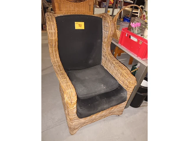 Lot 14 - rotan armzetel - afbeelding 1 van  3