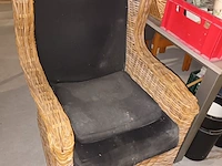 Lot 14 - rotan armzetel - afbeelding 1 van  3