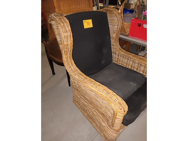 Lot 14 - rotan armzetel - afbeelding 2 van  3