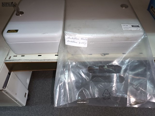 Lot 14 - sleutelkastjes en geldkoffers. 5 stuks - afbeelding 2 van  4