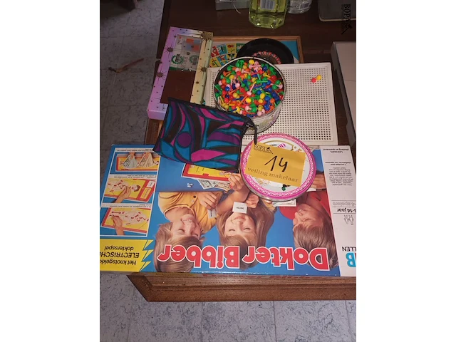 Lot 14 - speelgoed en spelletjes. 6 stuks - afbeelding 1 van  3