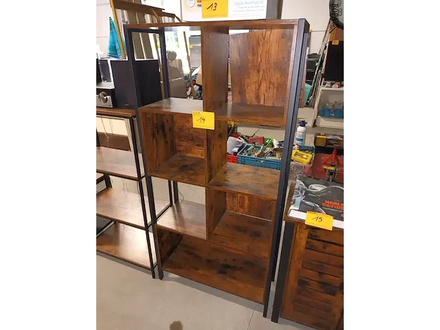 Lot 14 - vakkenkast industrial look - afbeelding 1 van  4