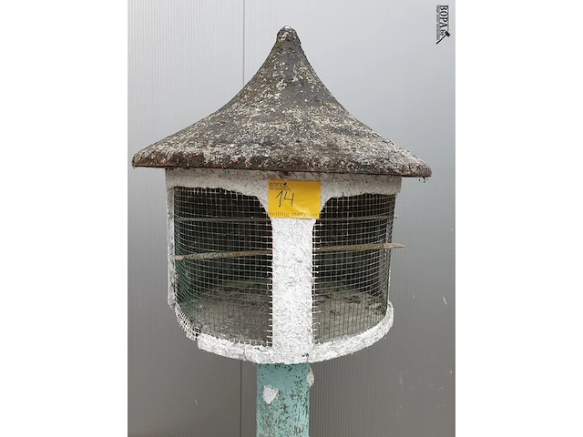 Lot 14 - vintage vogelkooi beton - afbeelding 1 van  5