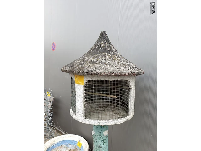 Lot 14 - vintage vogelkooi beton - afbeelding 4 van  5