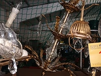 Lot 14 - wandlamp en luchter - afbeelding 3 van  3