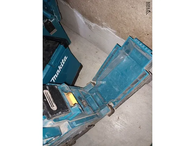 Lot 14 - werfradio en koffiezetapparaat makita - afbeelding 6 van  6