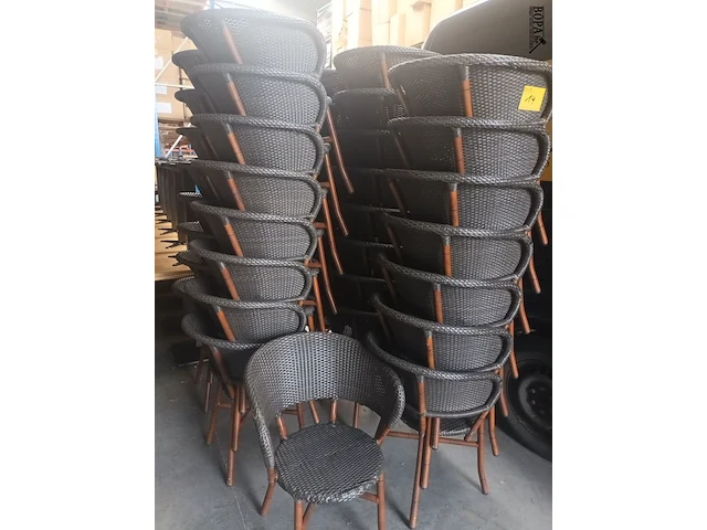 Lot 14 - wicker terras stoel hilma. 40 stuks - afbeelding 2 van  6