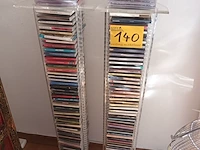 Lot 140 - cd rek met muziek cd’s. 2 stuks - afbeelding 1 van  9