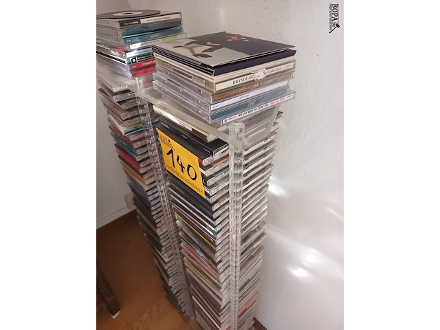 Lot 140 - cd rek met muziek cd’s. 2 stuks - afbeelding 2 van  9