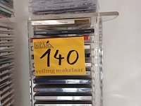 Lot 140 - cd rek met muziek cd’s. 2 stuks - afbeelding 8 van  9