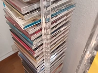 Lot 140 - cd rek met muziek cd’s. 2 stuks - afbeelding 9 van  9