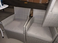 Lot 140 - geweven armstoelen. 4 stuks - afbeelding 1 van  4