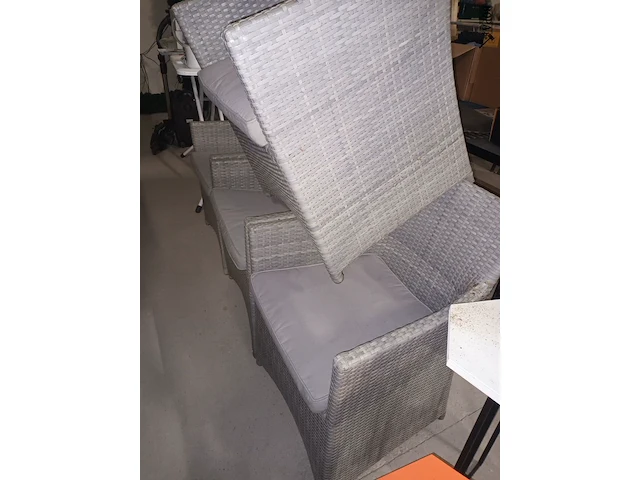 Lot 140 - geweven armstoelen. 4 stuks - afbeelding 2 van  4