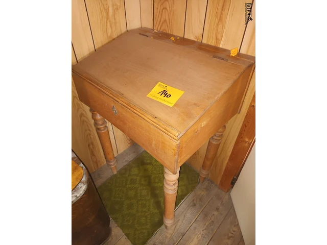 Lot 140 - houten lessenaar - afbeelding 1 van  3