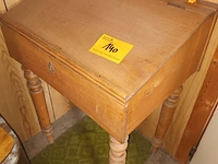 Lot 140 - houten lessenaar - afbeelding 1 van  3