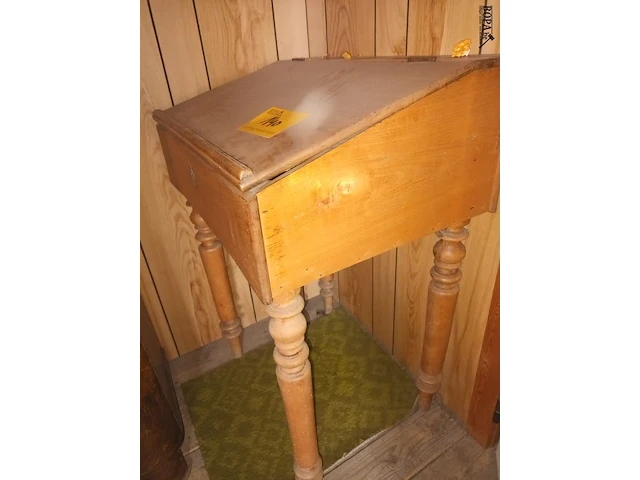 Lot 140 - houten lessenaar - afbeelding 2 van  3