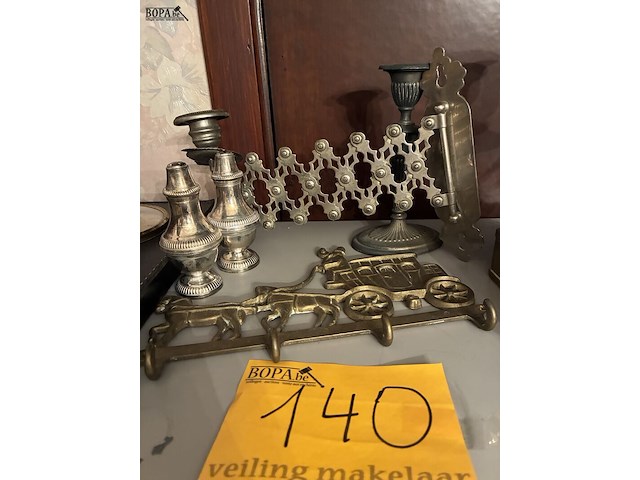 Lot 140 - koperen items, 2 stuks - afbeelding 1 van  1