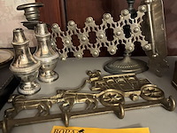 Lot 140 - koperen items, 2 stuks - afbeelding 1 van  1