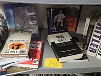 Lot 140 - lot hitler nazi boeken en regio oorlogsboeken - afbeelding 1 van  5
