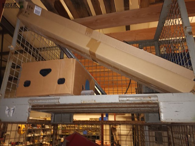 Lot 140 - stapelkooi met inhoud. 3 stuks - afbeelding 4 van  4