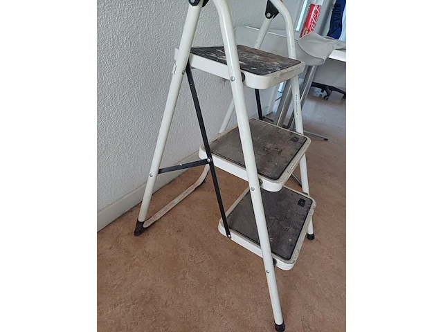 Lot 140 - trapladder - afbeelding 3 van  3