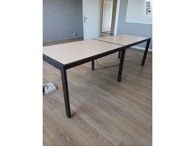 Lot 141 - bureau tafel - afbeelding 2 van  4