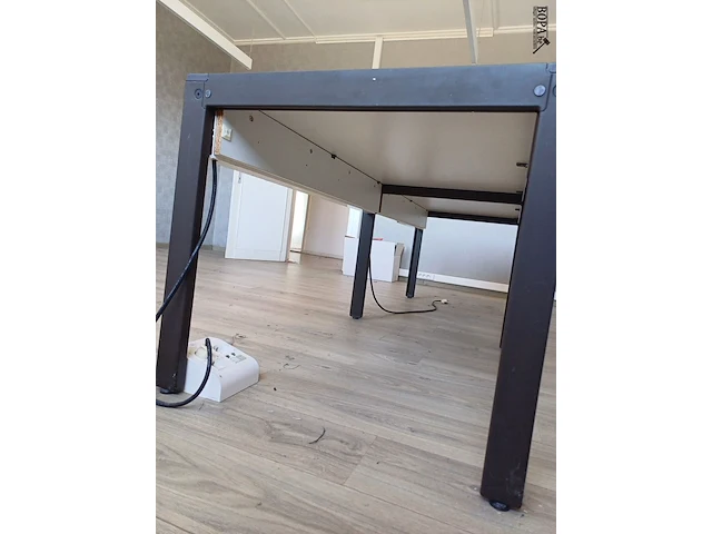 Lot 141 - bureau tafel - afbeelding 3 van  4