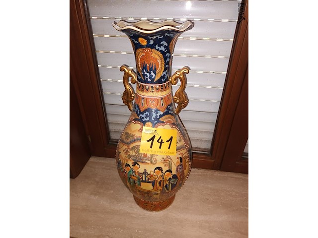 Lot 141 - chinese vaas - afbeelding 1 van  3