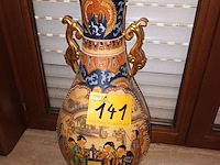 Lot 141 - chinese vaas - afbeelding 1 van  3