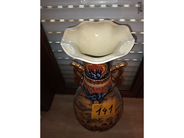 Lot 141 - chinese vaas - afbeelding 2 van  3