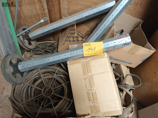 Lot 141 - dichtingen en rolluik onderdelen - afbeelding 2 van  4