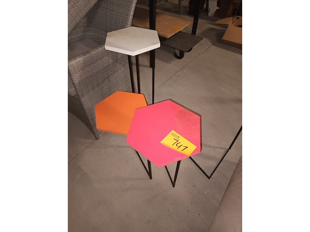 Lot 141 - etalagetafeltjes - afbeelding 1 van  4