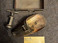 Lot 141 - koperen items, 3 stuks - afbeelding 1 van  2