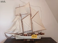 Lot 141 - modelbouwboot - afbeelding 1 van  7