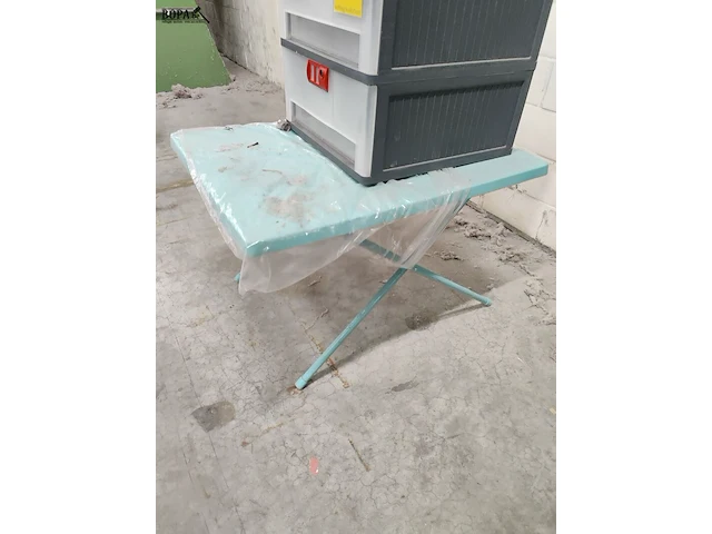 Lot 141 - pvc tafeltje en opslagbox - afbeelding 3 van  4