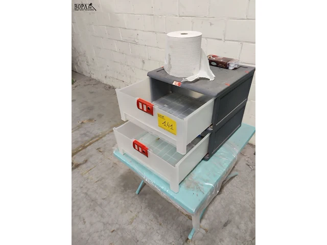 Lot 141 - pvc tafeltje en opslagbox - afbeelding 4 van  4