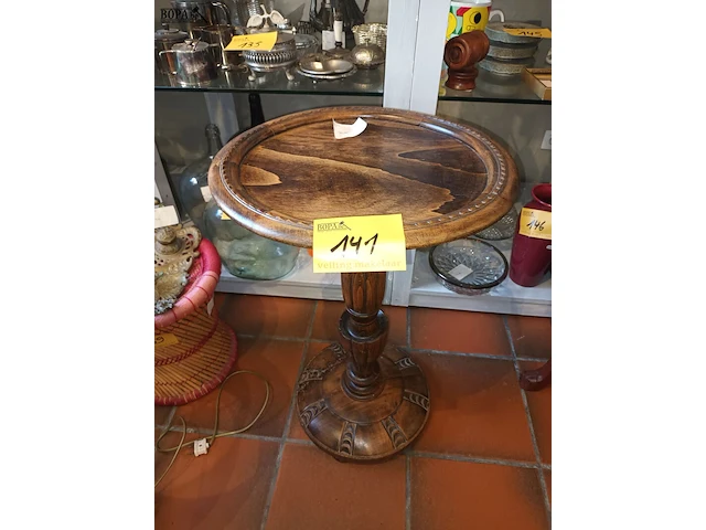 Lot 141 - ronde bijzettafel - afbeelding 1 van  3
