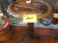 Lot 141 - ronde bijzettafel - afbeelding 1 van  3