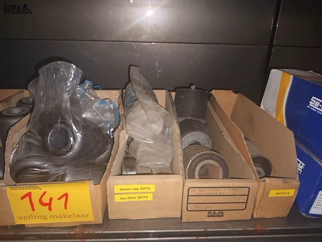 Lot 141 - silentblokken en montagestukken - afbeelding 4 van  6