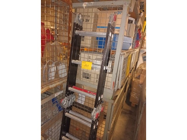 Lot 141 - vouwladder - afbeelding 2 van  3