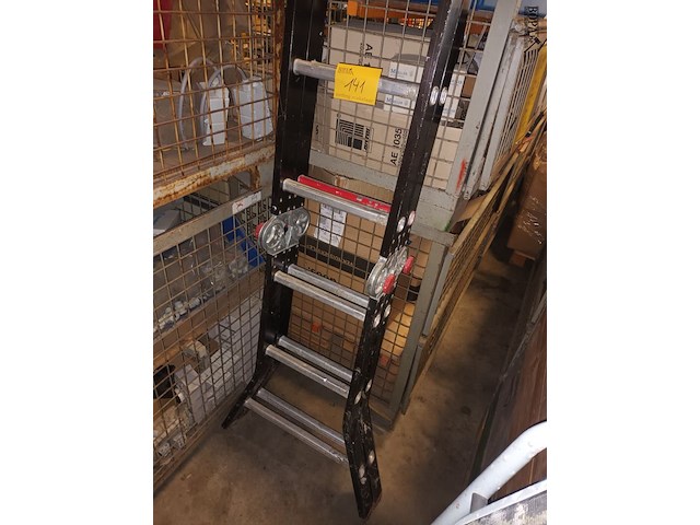 Lot 141 - vouwladder - afbeelding 3 van  3