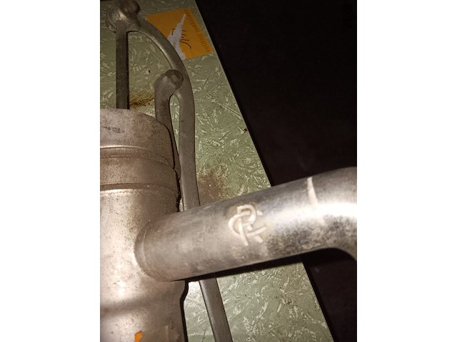 Lot 142 - gietijzeren waterpomp - afbeelding 2 van  2