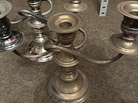 Lot 142 - kandelaars, verzilverd, 2 stuks - afbeelding 2 van  2