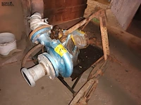 Lot 142 - kar met waterpomp - afbeelding 1 van  3