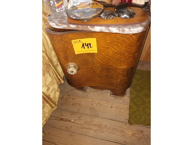 Lot 142 - nachtkastje. 2 stuks - afbeelding 1 van  3