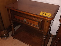 Lot 142 - nachtkastje. 2 stuks - afbeelding 3 van  4