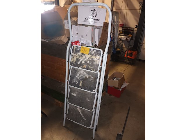 Lot 142 - trapladder - afbeelding 1 van  2