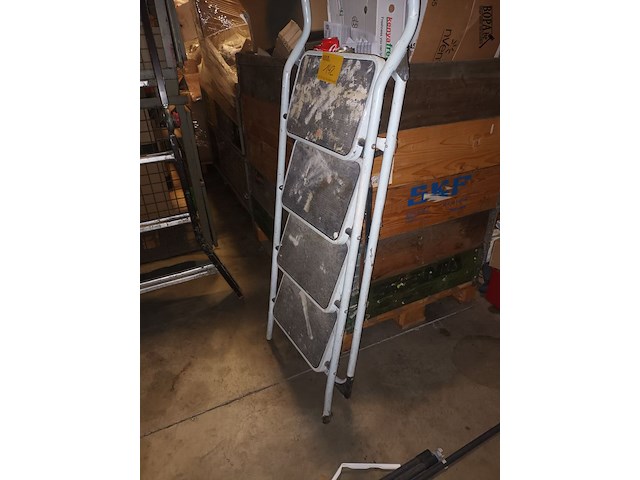 Lot 142 - trapladder - afbeelding 2 van  2