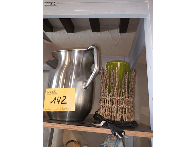 Lot 142 - vazen en lamp. 3 stuks - afbeelding 2 van  3